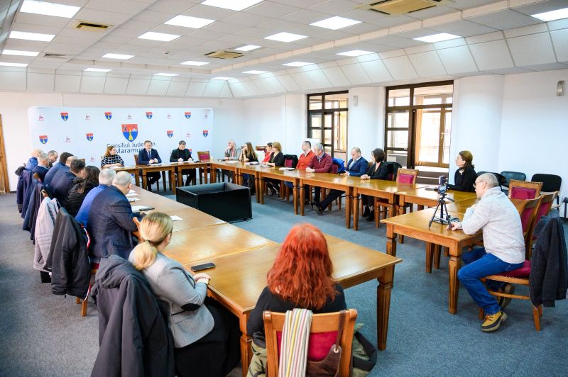 Criza de personal din centrele sociale, dezbătută în Maramureș