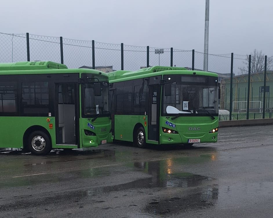 Două autobuze electrice noi au fost livrate la Vișeu de Sus