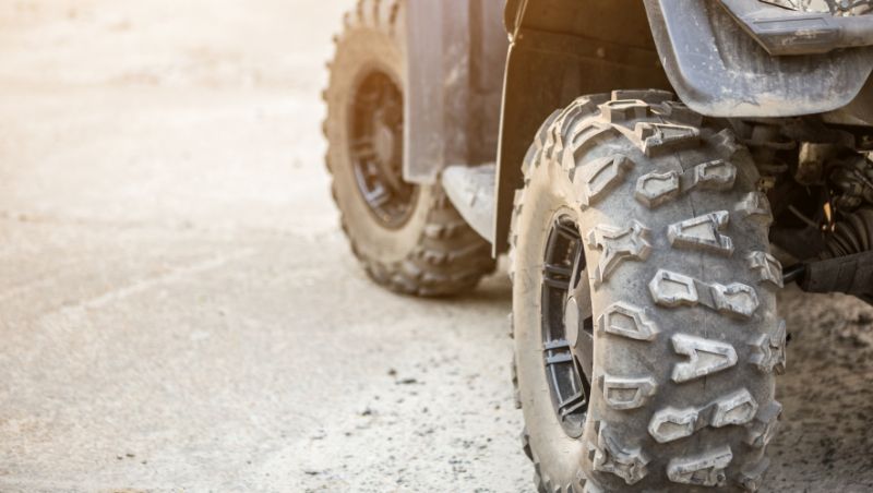 Prins fără permis pe ATV la 78 de ani în Budești