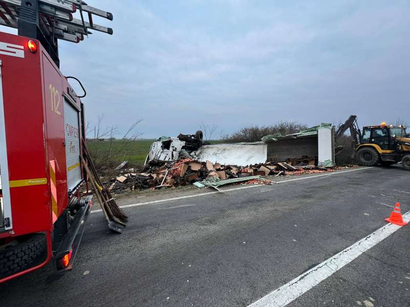 ACCIDENT mortal pe DN 1C - Tânăr de 30 de ani, decedat într-un impact frontal cu un camion