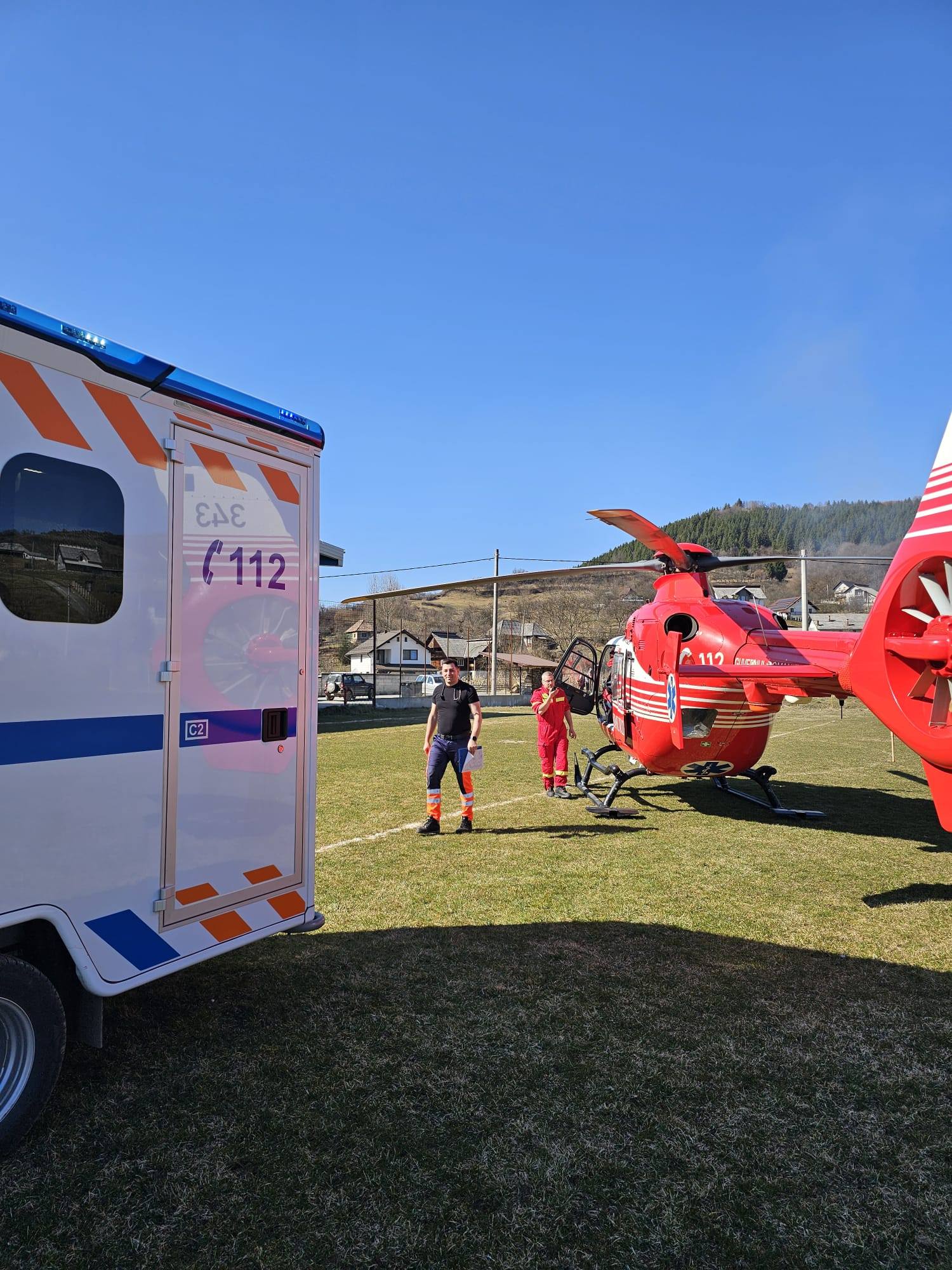 Elicopter SMURD, intervenție salvatoare pentru un biciclist de 74 de ani grav rănit în Săliștea de Sus