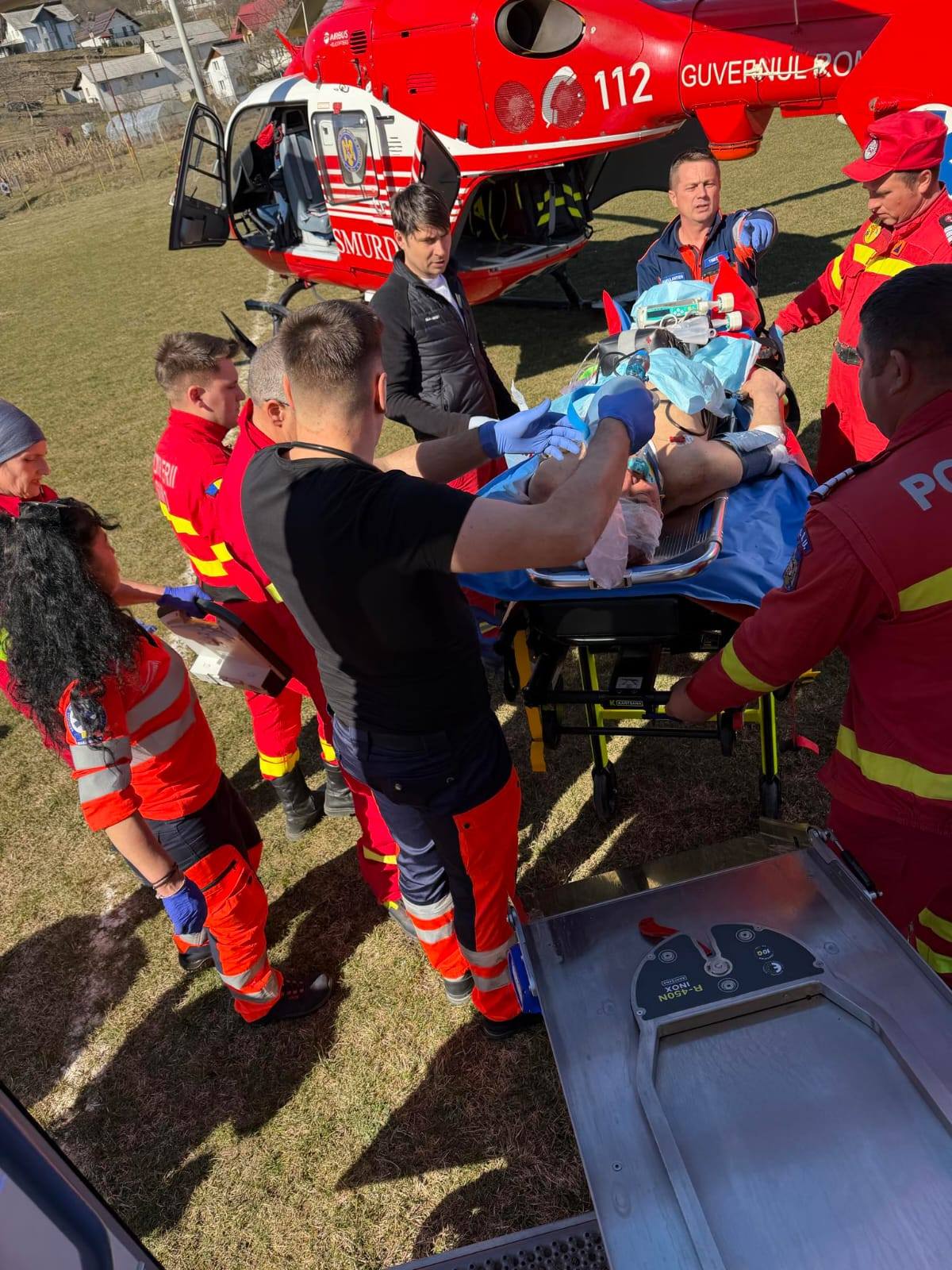 Elicopter SMURD, intervenție salvatoare pentru un biciclist de 74 de ani grav rănit în Săliștea de Sus