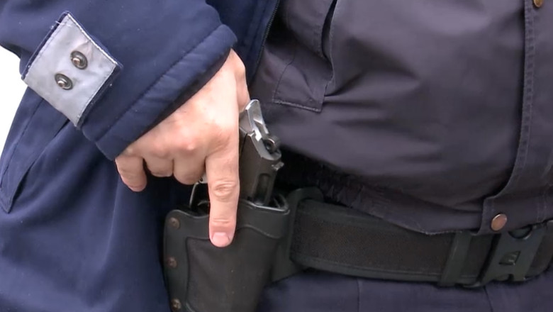 Foc de armă accidental în sediul Poliției Municipiului Baia Mare - Un polițist și-a descărcat arma din dotare la preluarea armamentului