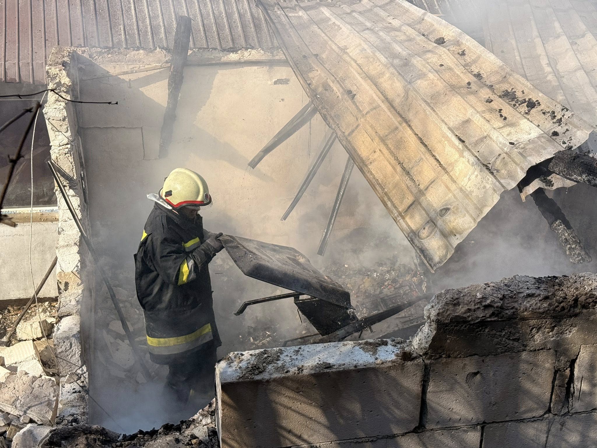 FOTO: INCENDIU în Baba, comuna Coroieni - Casă mistuită de flăcări