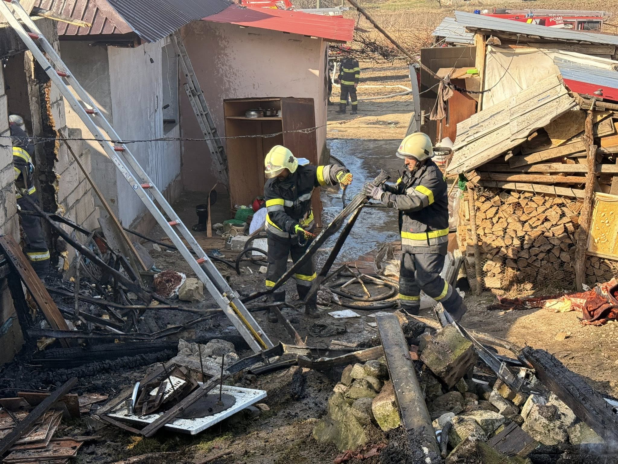 FOTO: INCENDIU în Baba, comuna Coroieni - Casă mistuită de flăcări