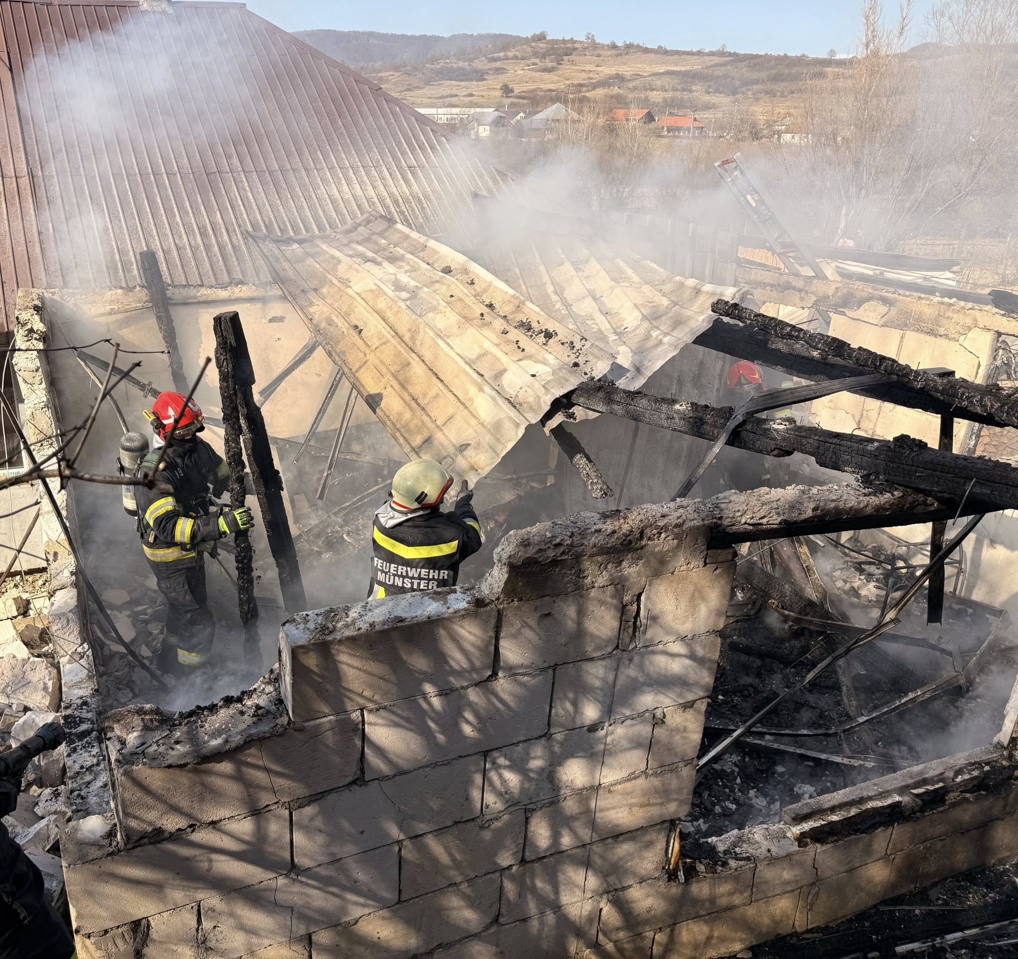 FOTO: INCENDIU în Baba, comuna Coroieni - Casă mistuită de flăcări