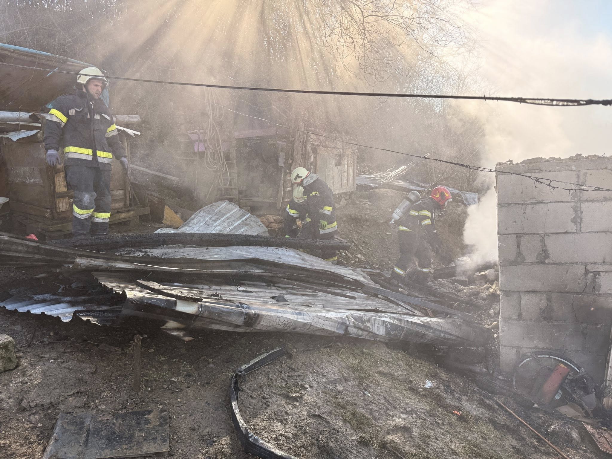 FOTO: INCENDIU în Baba, comuna Coroieni - Casă mistuită de flăcări