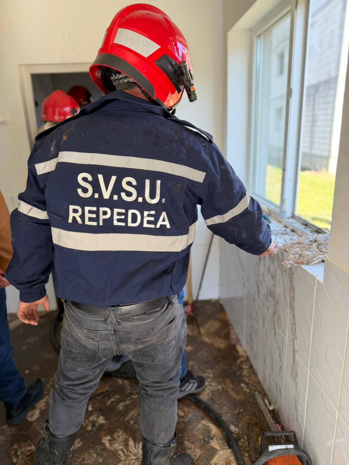 FOTO - INCENDIU în REPEDEA. SVSU Poienile de sub Munte a stins rapid un incendiu la o locuință. Nu sunt victime
