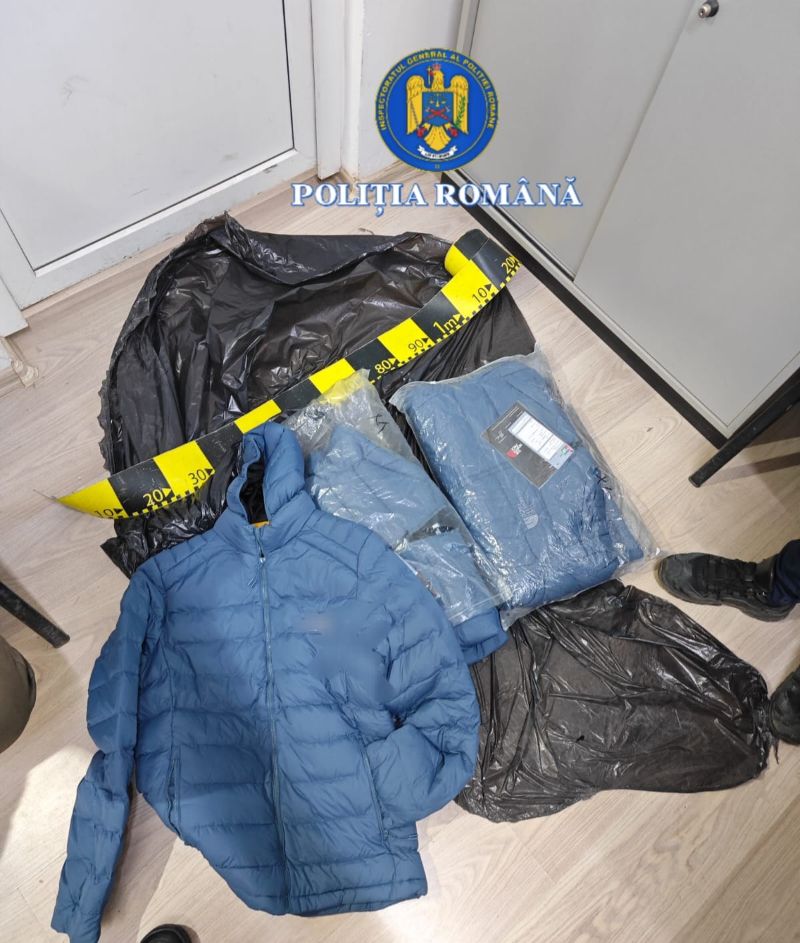 FOTO: RUSCOVA - Rețea de comercializare de produse contrafăcute destructurată de polițiști