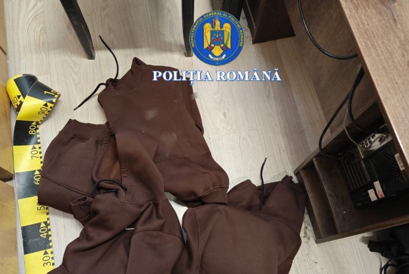 FOTO: RUSCOVA - Rețea de comercializare de produse contrafăcute destructurată de polițiști