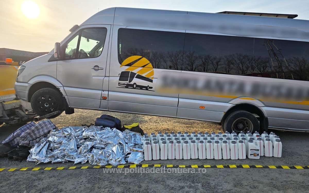 FOTO&VIDEO: Contrabandă cu insecticid - Aproape o tonă de insecticid fără acte, confiscată la frontieră. Patru persoane, cercetate penal