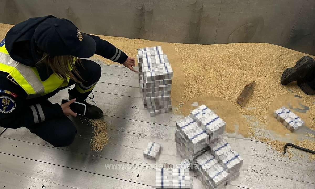 FOTO&VIDEO - Contrabandă cu țigări de 63.000 euro, ascunse ingenios în podeaua unui TIR cu furaje de soia