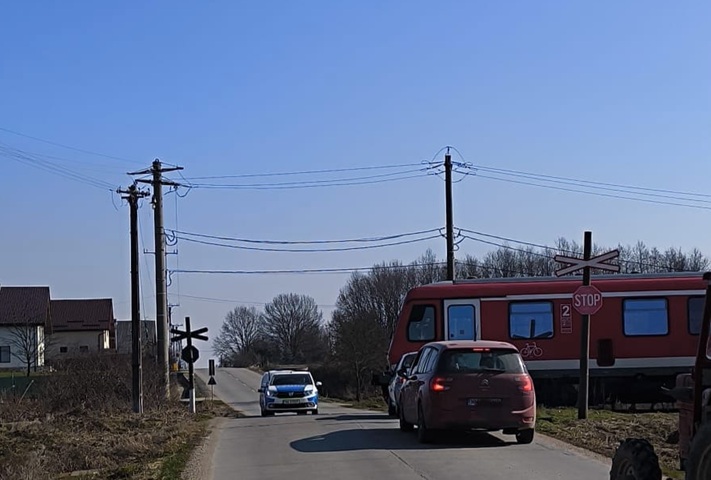 Polițiștii au desfășurat controale blitz la trecerile la nivel cu calea ferată în Baia Mare, Sighetu Marmației și Vișeu de Jos - 24 de șoferi au fost sancționați
