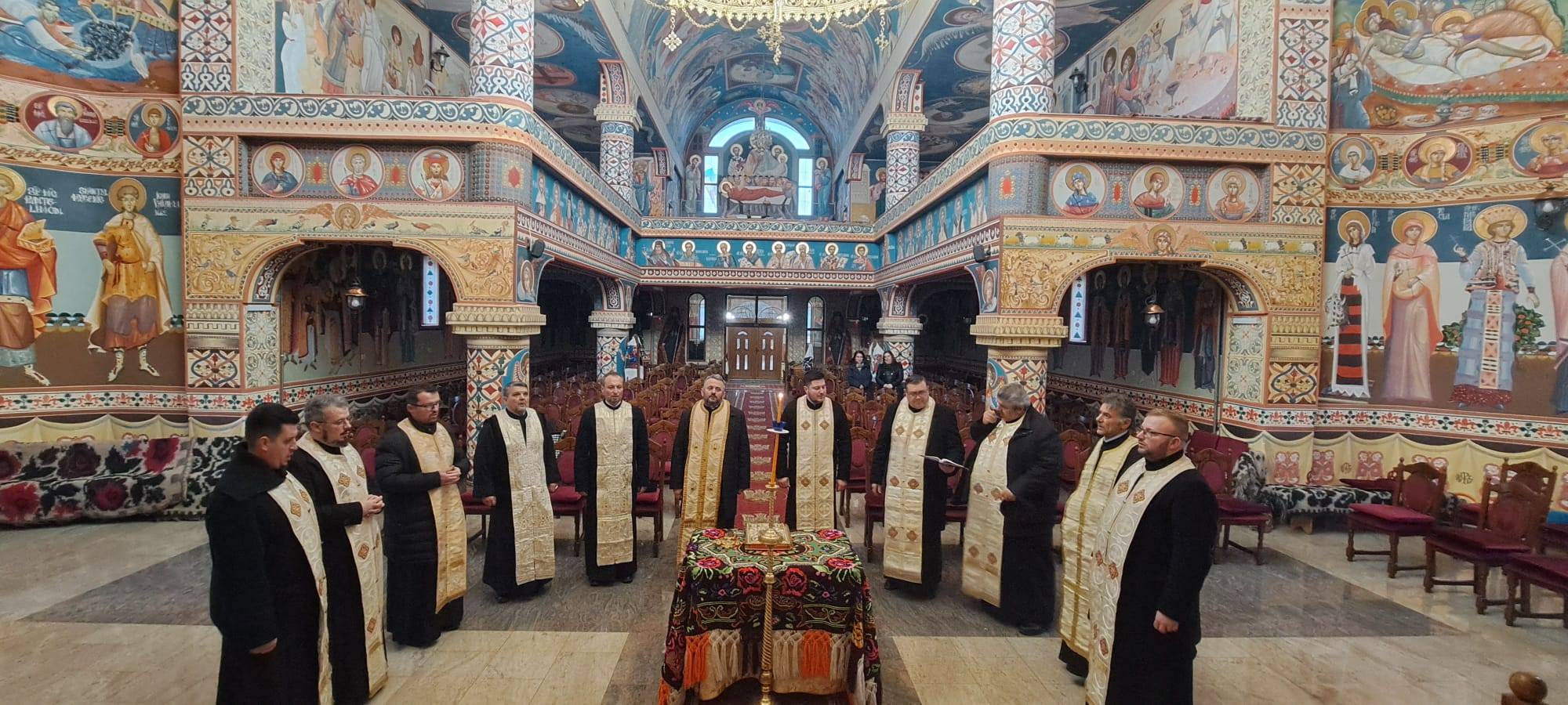 Sat Șugatag - Întâlnire a preoților din Cercul Pastoral „Sfinții Împărați Constantin și Elena” la Parohia Sf. Cuvioasă Parascheva