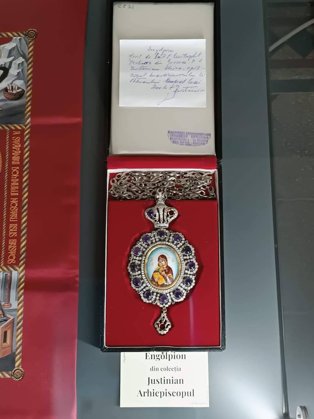 Sighetu Marmației - Două engolpioane rare din colecția „Justinian Arhiepiscopul” la Centrul Cultural Pastoral „Sfântul Iosif Mărturisitorul”