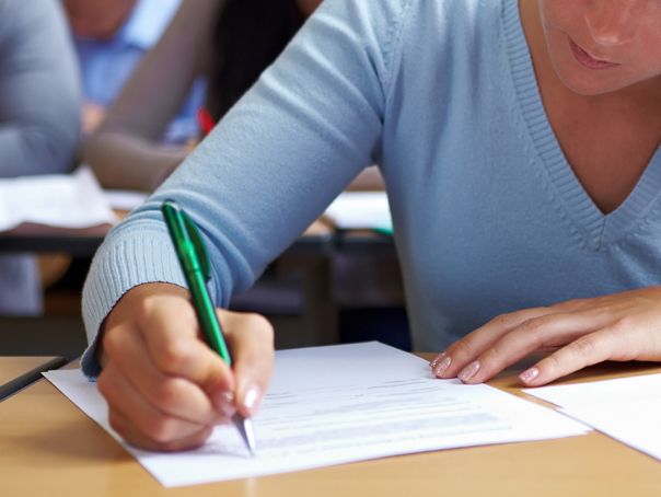 Simularea Evaluării Naționale - Elevii care aparțin minorităților naționale susțin miercuri proba scrisă la Limba și literatura maternă