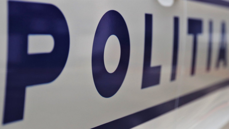 Tineri prinși în timp ce întrețineau raporturi sexuale într-o mașină lângă o mănăstire – Au fost sancționați de Poliția Locală