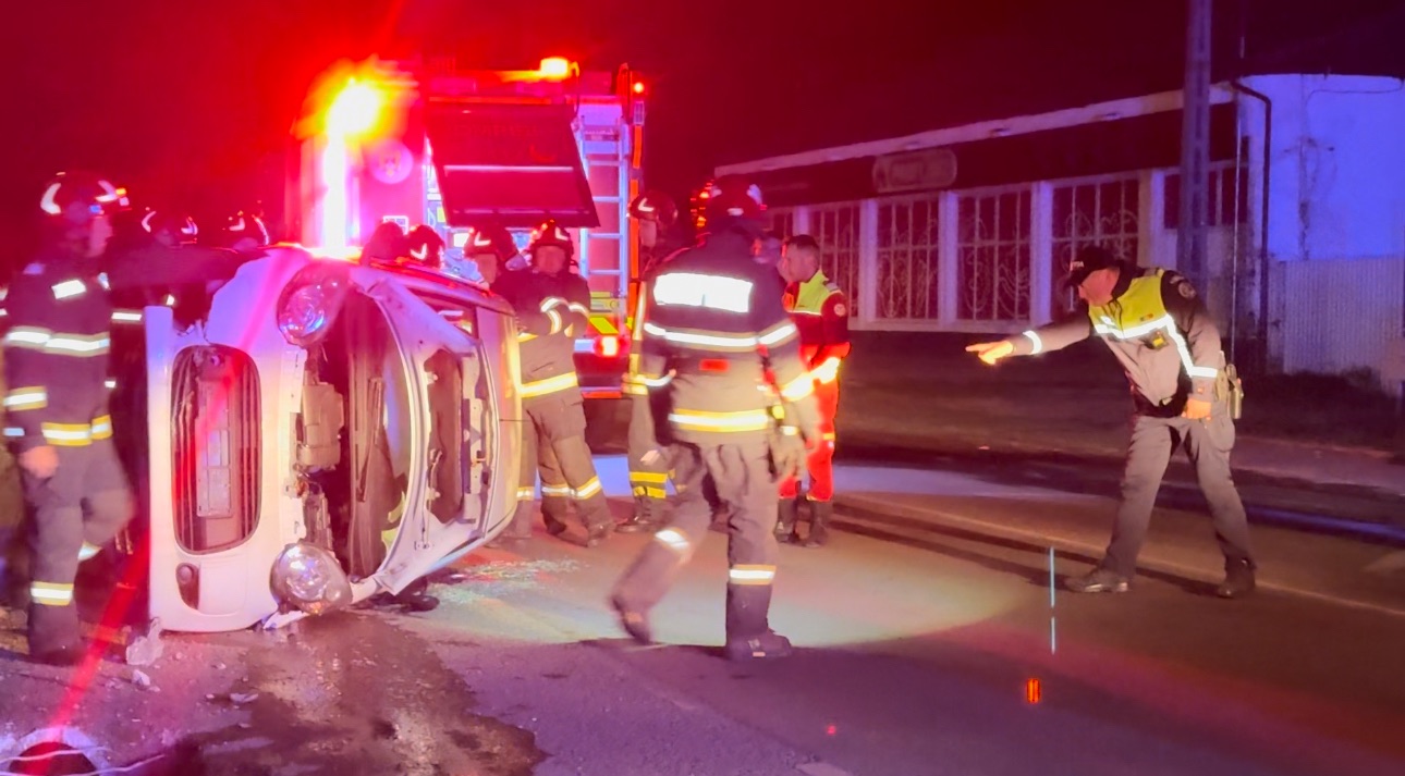 ACCIDENT în Tăuții de Sus - O șoferiță de 29 de ani s-a răsturnat cu mașina după ce a lovit un podeț
