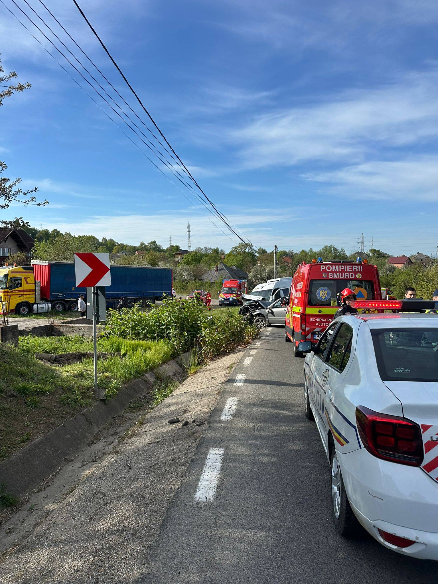ACCIDENT rutier cu 13 victime între Baia Sprie și Șișești - Coliziune între un microbuz și un autoturism