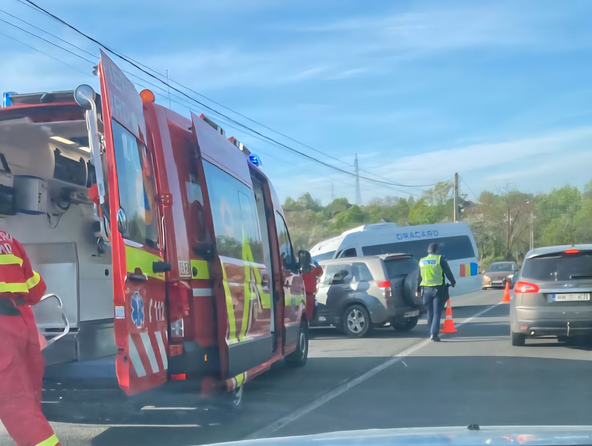 ACCIDENT rutier cu 13 victime între Baia Sprie și Șișești - Coliziune între un microbuz și un autoturism