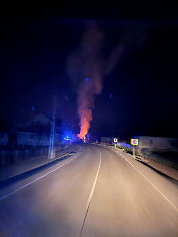FOTO: Incendiu la o anexă gospodărească din Târgu Lăpuș, lichidat rapid de pompieri