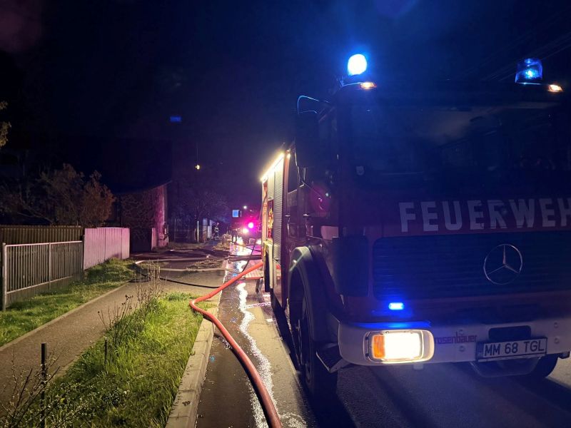 FOTO: Incendiu la o anexă gospodărească din Târgu Lăpuș, lichidat rapid de pompieri