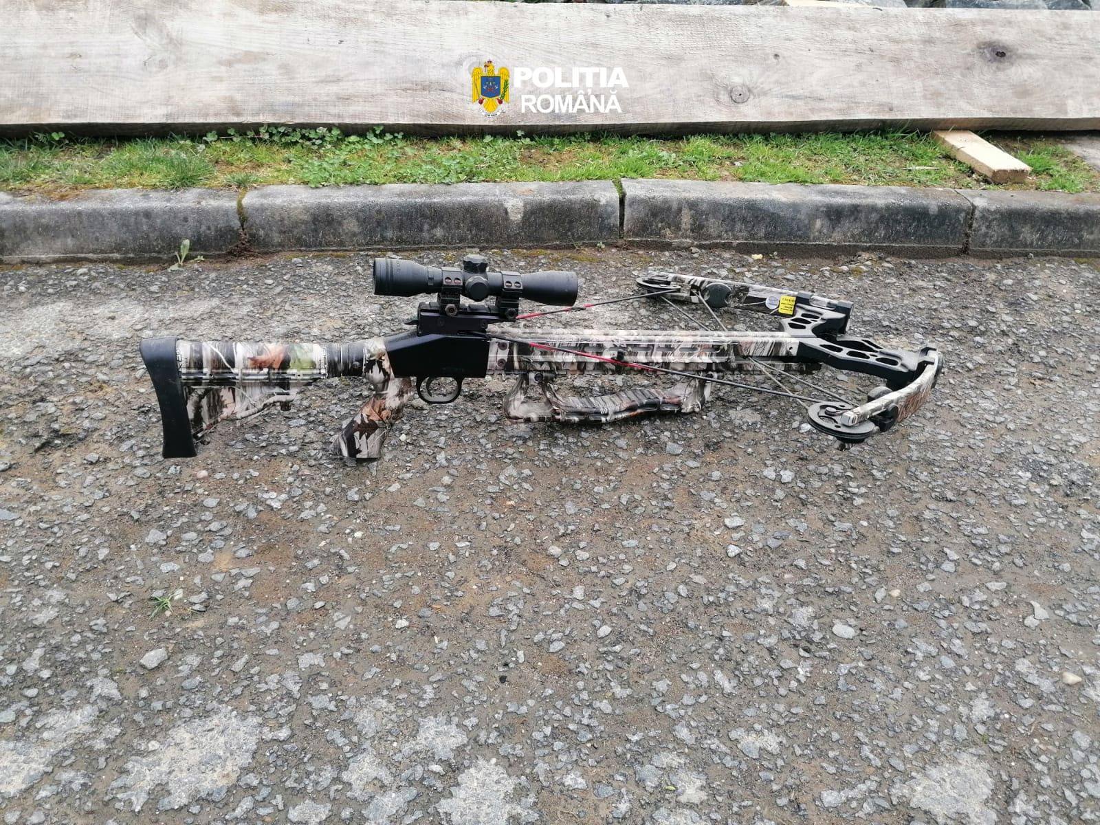 FOTO&VIDEO: PERCHEZIȚII în MARAMUREȘ - 8 persoane reținute. Polițiștii au ridicat zeci de mii de lei, euro, articole pirotehnice și peste 150 de metri cubi de lemn