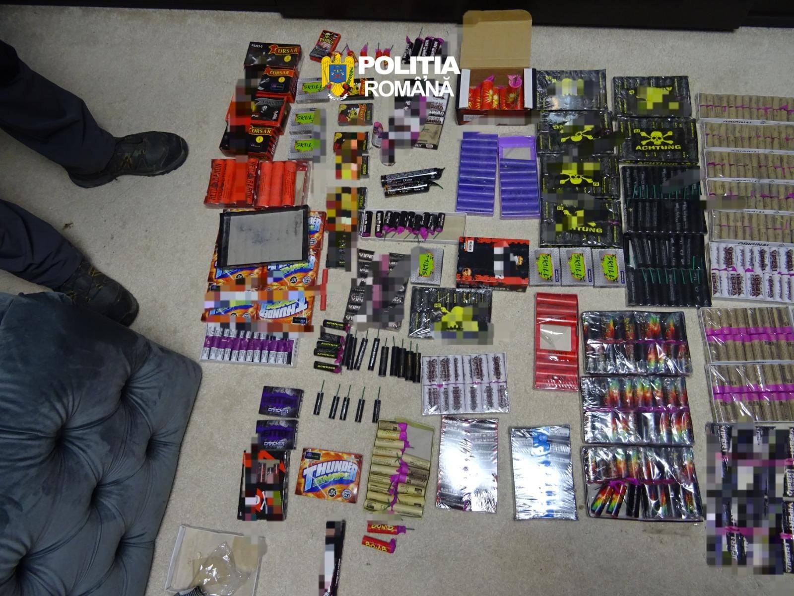 FOTO&VIDEO: PERCHEZIȚII în MARAMUREȘ - 8 persoane reținute. Polițiștii au ridicat zeci de mii de lei, euro, articole pirotehnice și peste 150 de metri cubi de lemn