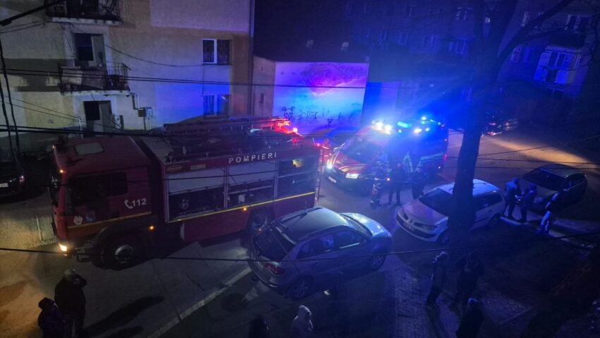 INCENDIU într-un bloc din Sighetu Marmației - 80 de persoane au fost evacuate