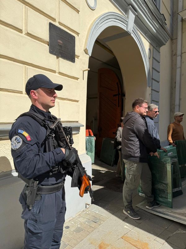 Lucrări de artă de 420.000 de euro, transportate în siguranță sub escorta Jandarmeriei Maramureș