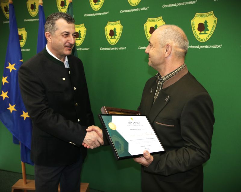 Pădurarul Aurel Frandeș, premiat de Romsilva pentru salvarea celor două minore dispărute în județul Mureș