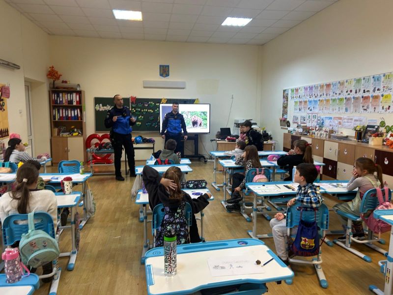 Școala Verde - Jandarmii montani au adus entuziasm și educație în natură pentru elevii din Baia Sprie și Târgu Lăpuș