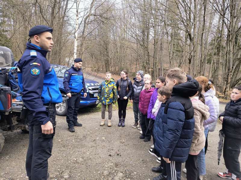 Școala Verde - Jandarmii montani au adus entuziasm și educație în natură pentru elevii din Baia Sprie și Târgu Lăpuș