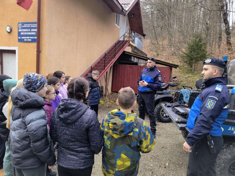 Școala Verde - Jandarmii montani au adus entuziasm și educație în natură pentru elevii din Baia Sprie și Târgu Lăpuș