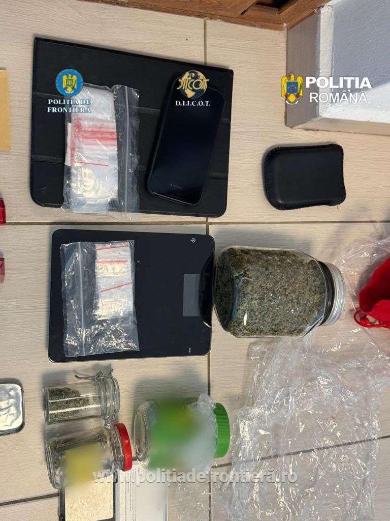 Trei persoane arestate preventiv pentru trafic de droguri de mare risc