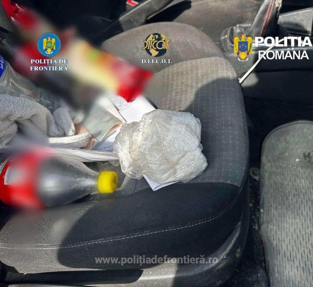 Trei persoane arestate preventiv pentru trafic de droguri de mare risc