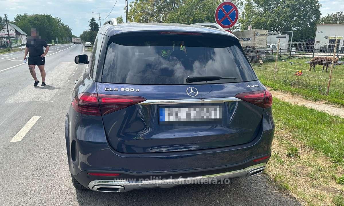 Două mașini de 200.000 de euro, căutate în Polonia, reținute la frontieră în urma cooperării româno-maghiare