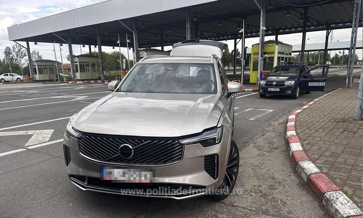 Două mașini de 200.000 de euro, căutate în Polonia, reținute la frontieră în urma cooperării româno-maghiare