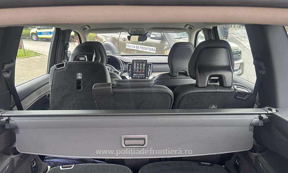 Două mașini de 200.000 de euro, căutate în Polonia, reținute la frontieră în urma cooperării româno-maghiare
