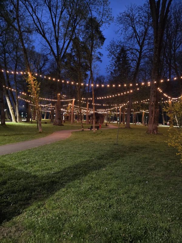 FOTO: Sighetu Marmației - A fost modernizat iluminatul în Parcul Grădina Morii