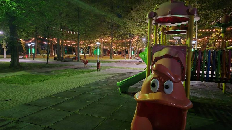 FOTO: Sighetu Marmației - A fost modernizat iluminatul în Parcul Grădina Morii