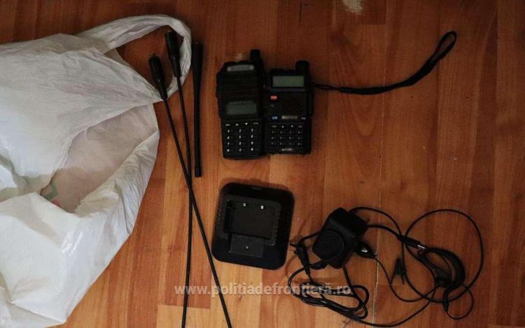 FOTO&VIDEO: Percheziții de amploare în Valea Vișeului - Țigări ascunse în vegetație și mobilier. Șase persoane au fost reținute