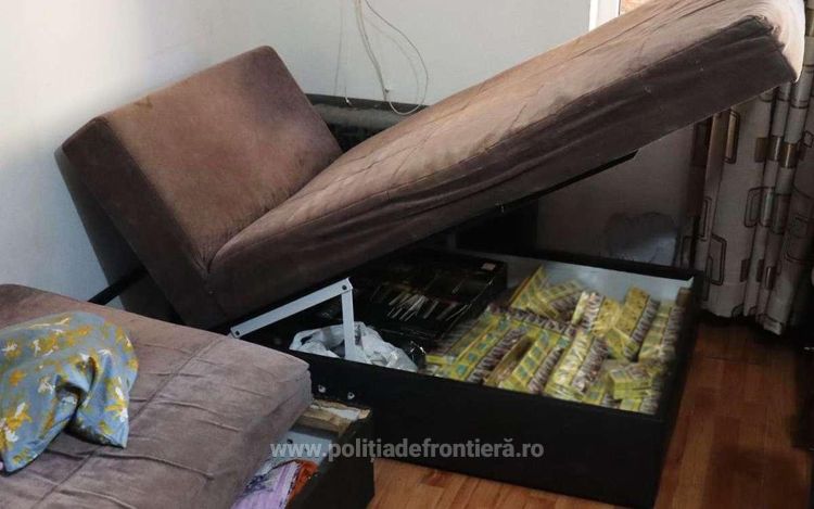 FOTO&VIDEO: Percheziții de amploare în Valea Vișeului - Țigări ascunse în vegetație și mobilier. Șase persoane au fost reținute