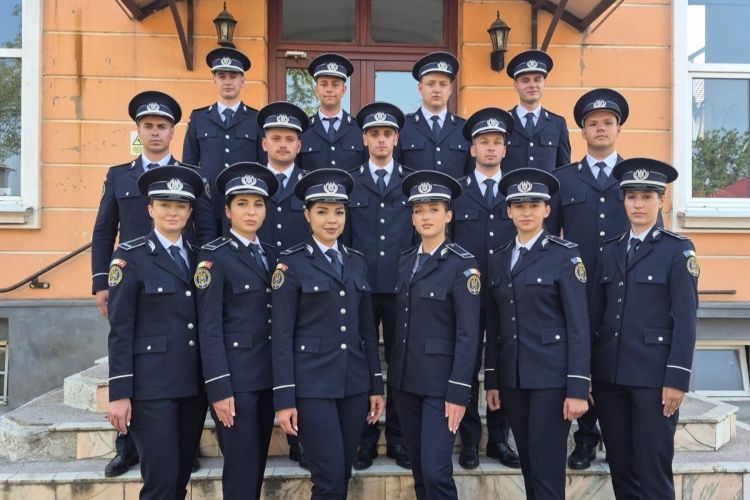 15 absolvenți ai școlilor de poliție se alătură IPJ Maramureș. Noii agenți încep pregătirea înainte de a intra în misiuni