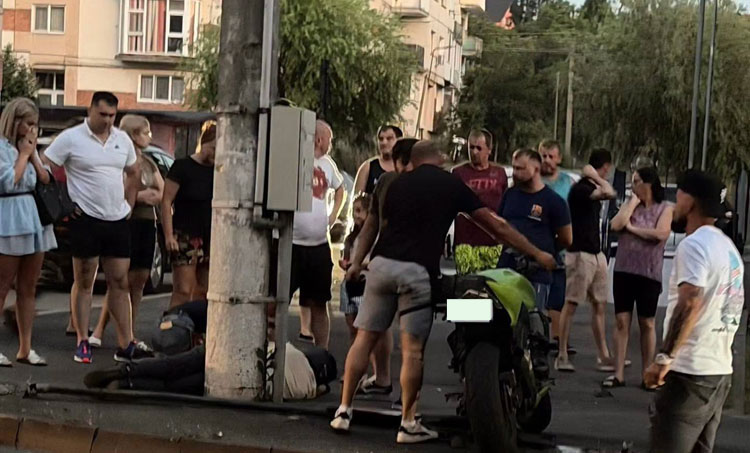 Accident moto în Baia Sprie. Doi motocicliști au ajuns la spital după o coliziune în trafic