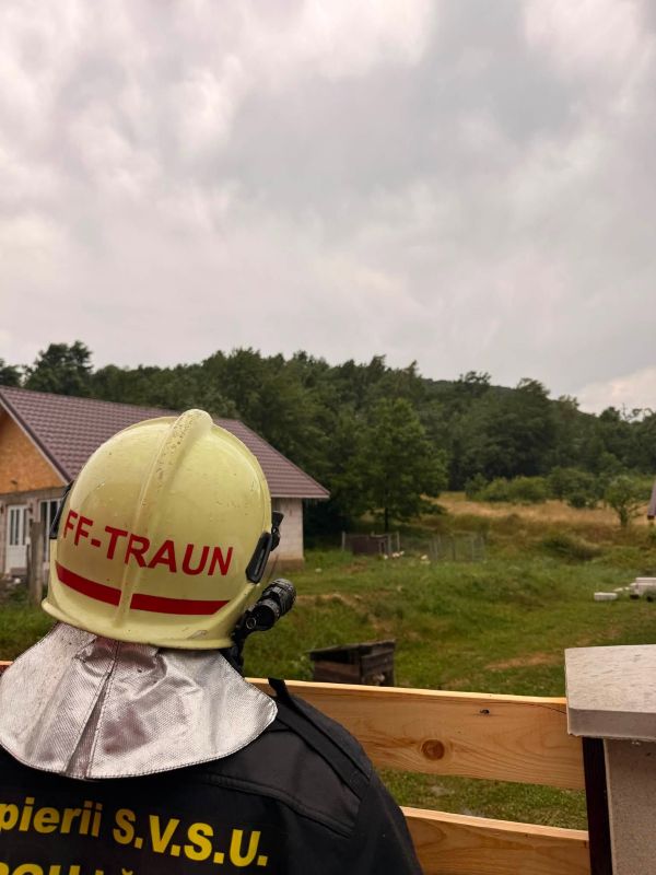 Copaci căzuți și un scurtcircuit după furtună în Târgu Lăpuș și Răzoare. Pompierii voluntari au intervenit pentru înlăturarea pericolelor