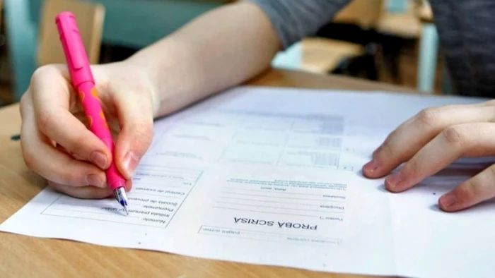 Evaluarea Națională continuă cu proba la Matematică. Peste 150.000 de absolvenți de gimnaziu susțin examenul