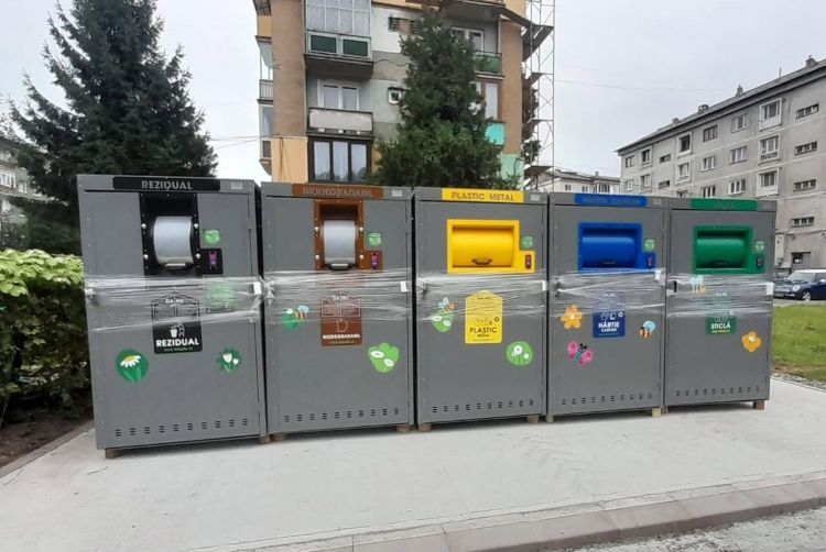 Insulele ecologice digitalizate devin funcționale în Sighetu Marmației. Locuitorii din cartierele Bogdan Vodă și P-ța 1 Decembrie 1918 își pot ridica noile cartele