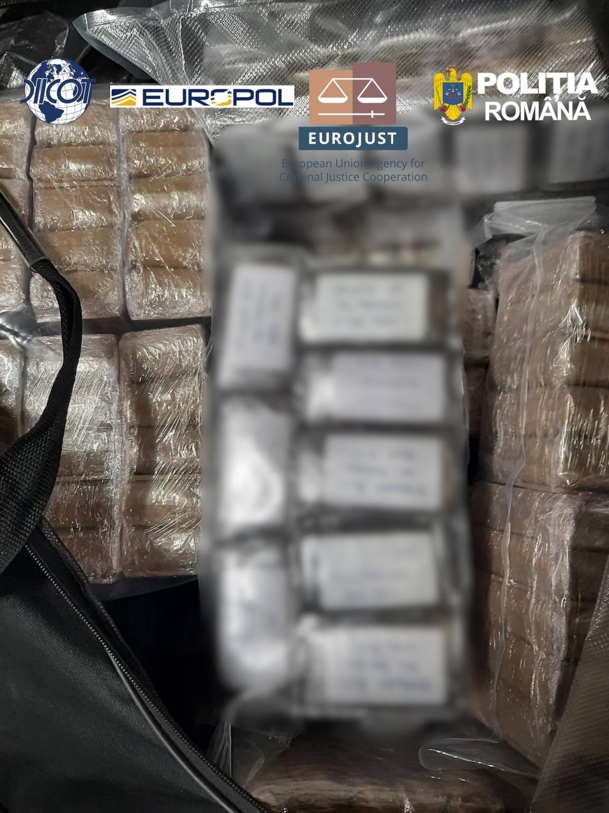 16 percheziții într-un dosar privind o rețea internațională de droguri, inclusiv în Maramureș. Aproape 1,7 tone de droguri au fost capturate în Europa
