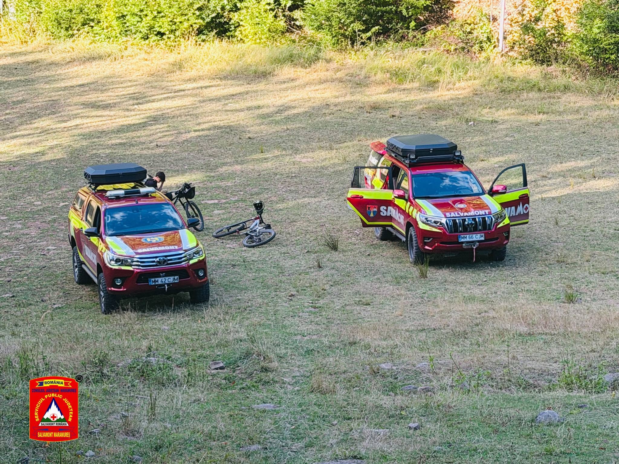 Adolescentă de 15 ani, accidentată pe pârtia Șuior. Salvamontiștii au evacuat-o pe targă și au predat-o echipajului SMURD